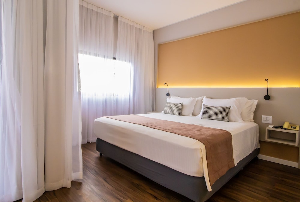 EXECUTIVE, SUITE