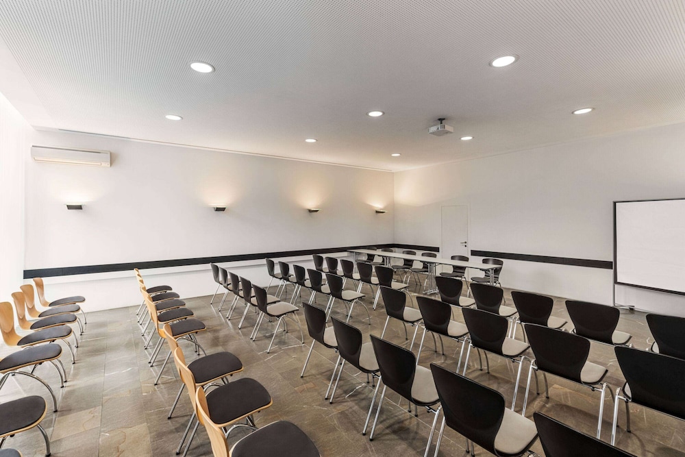 Vienna House by Wyndham Martinspark Dornbirn 38/50