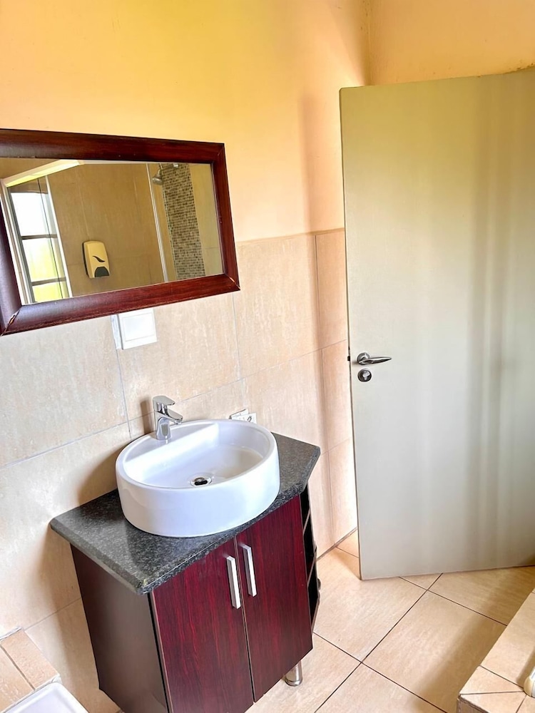 Zororo Lodge 28/29