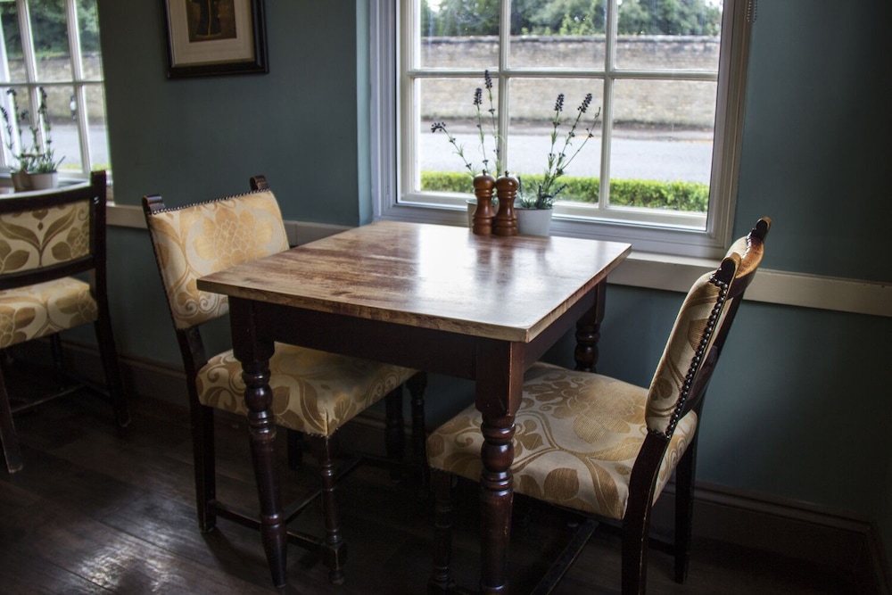Pembroke Arms 33/50