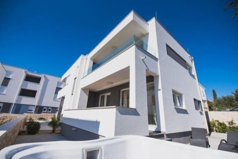 Apartments Tomana 6/50