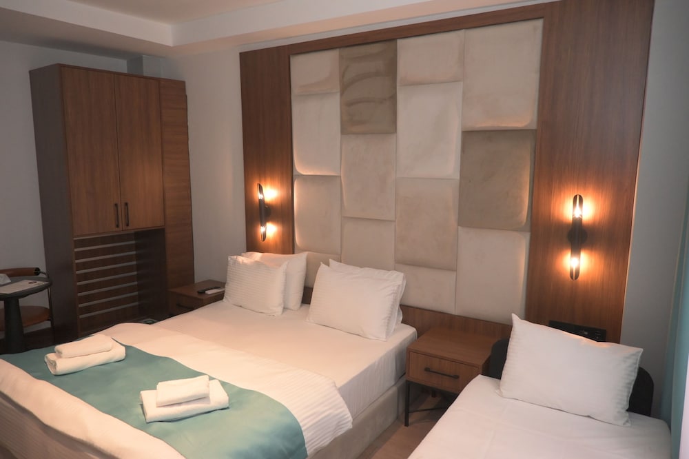 Grand Rue Hotel 10/40