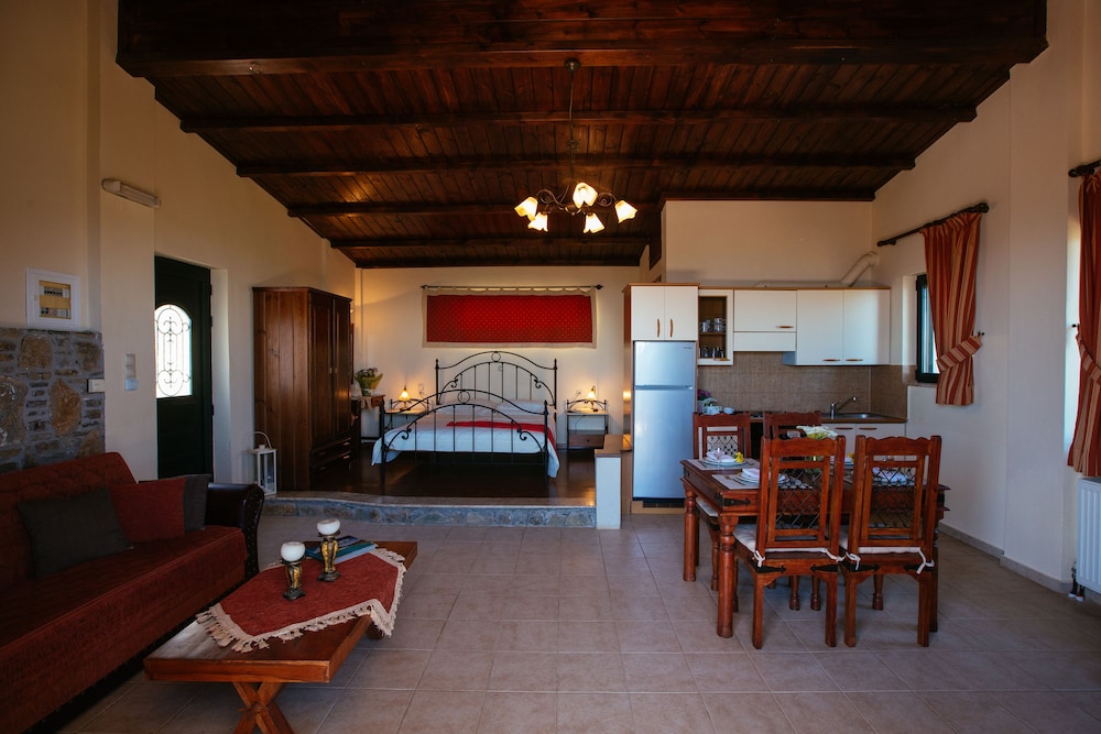Aetovigla Guest Houses 12/30