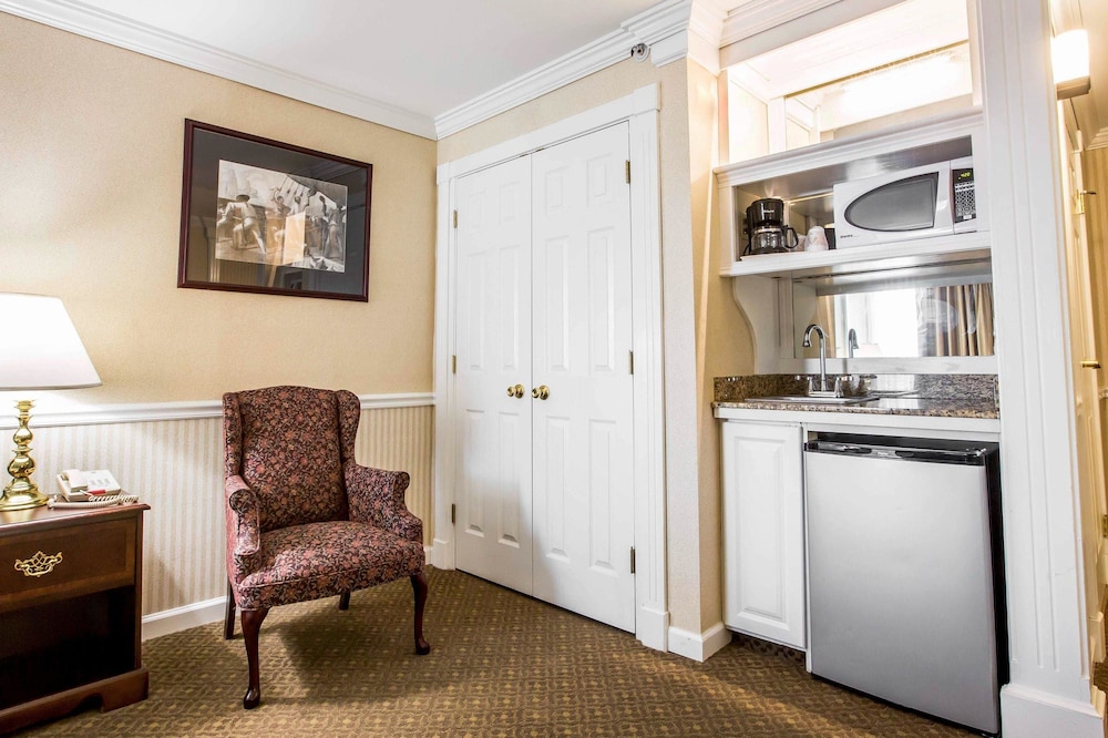 Comfort Inn & Suites Plattsburgh - Morrisonville 25/37