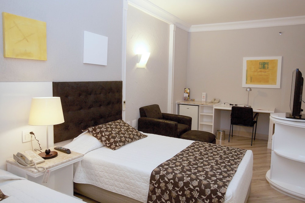 Bristol International Airport Hotel 19/50
