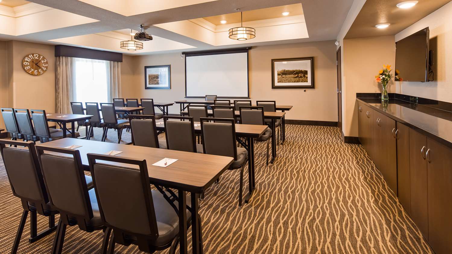 Best Western Plus Overland Inn 13/15