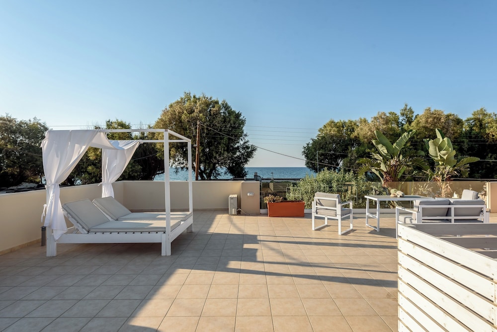 Azure Beach Seafront Villas 26/56