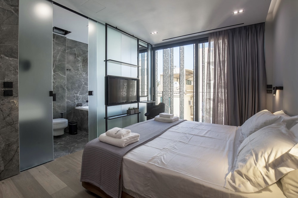 1 BEDROOM, EXECUTIVE, SUITE, FRONT VIEW, JETTED TUB
