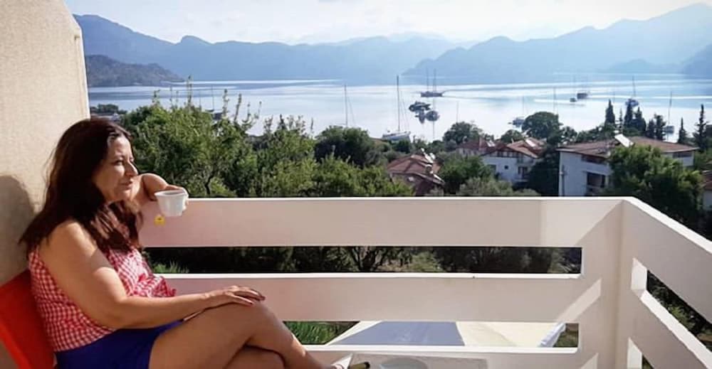 Gala Selimiye 8/50