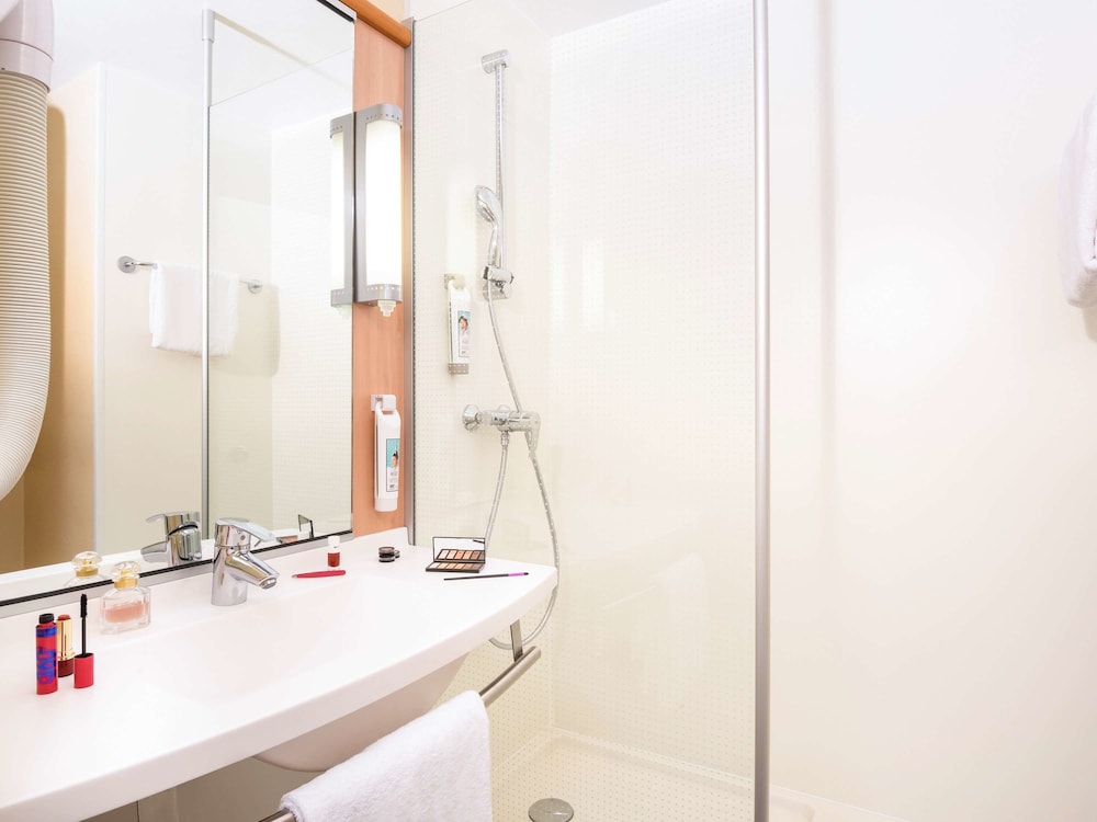 Ibis Creteil 18/68