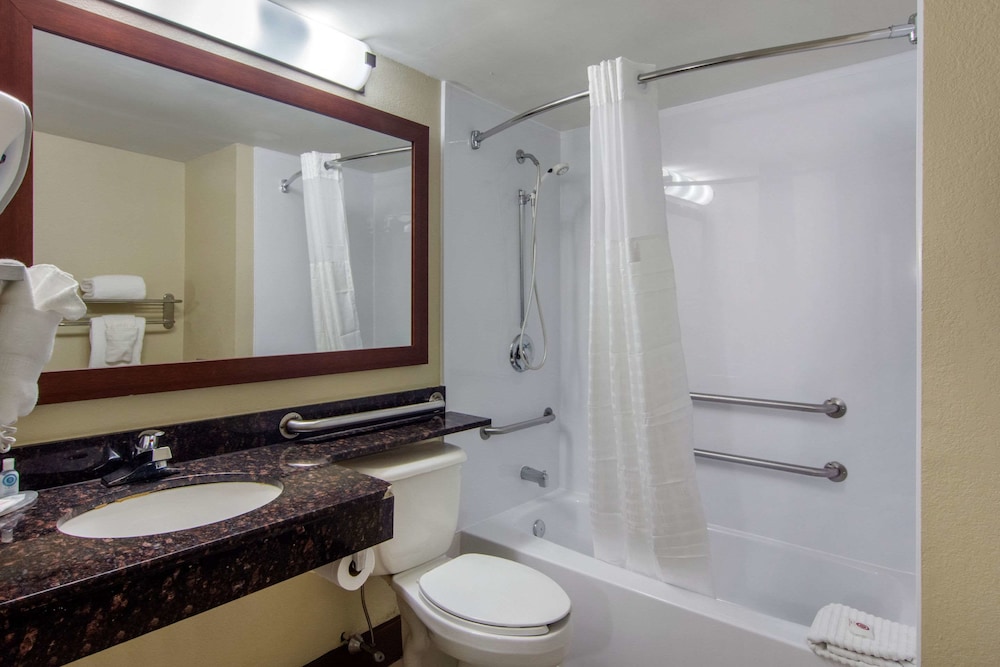 Best Western Plus Atlanta Sandy Springs Perimeter Hotel 3/28