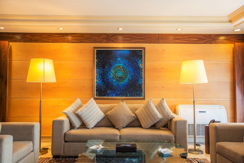 Lahoya Suites 27/50