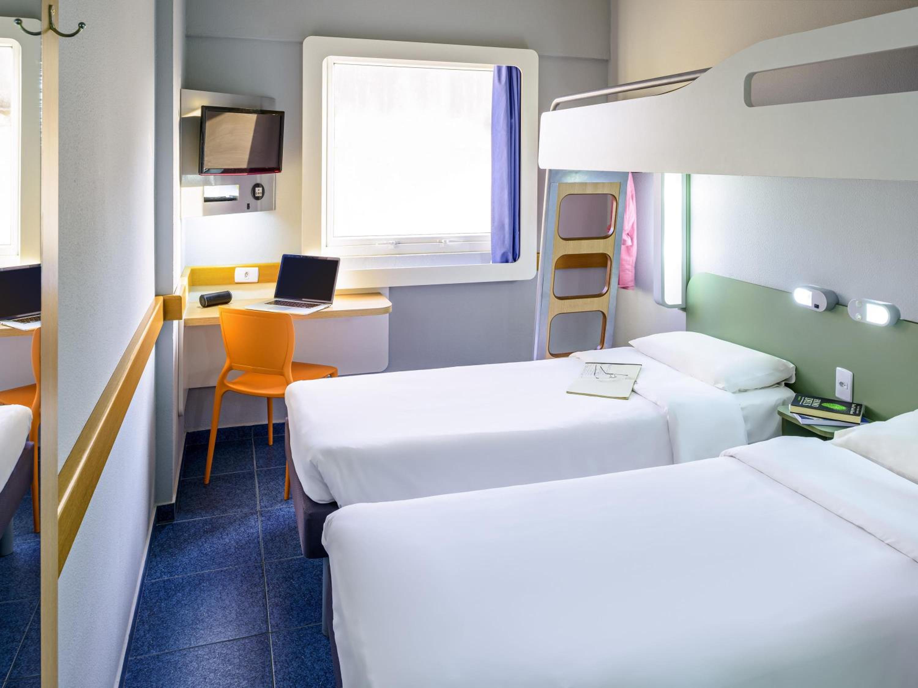 ROOM, TWIN BEDS, BUNK BED