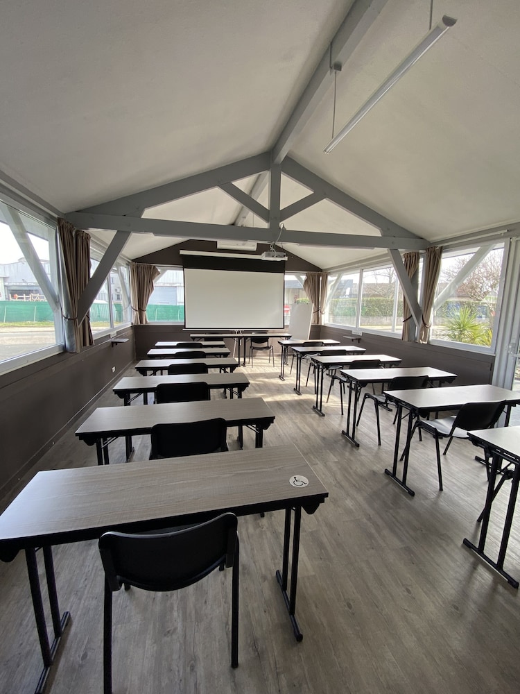 Hotel Wood Inn Merignac 44/52