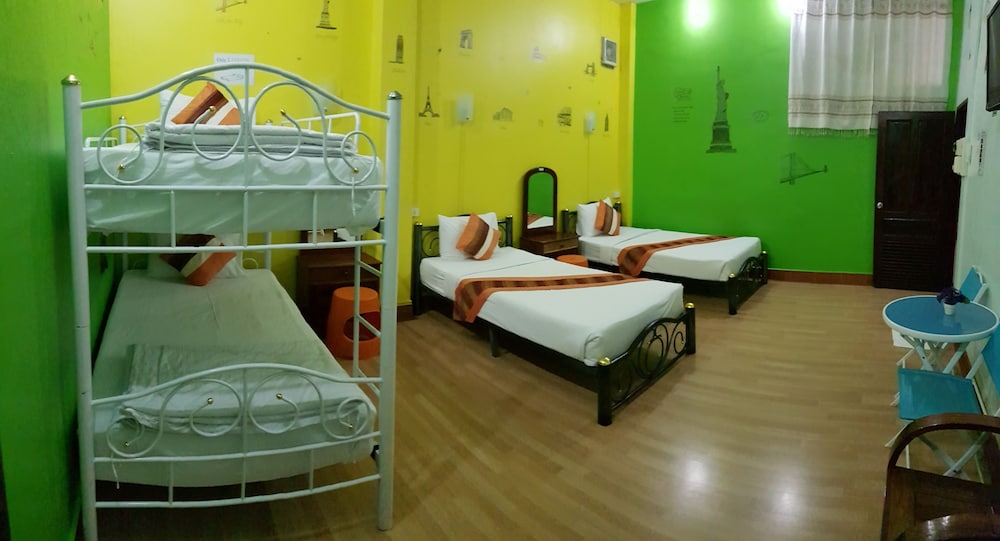 Phonepaseuth Hotel 35/55