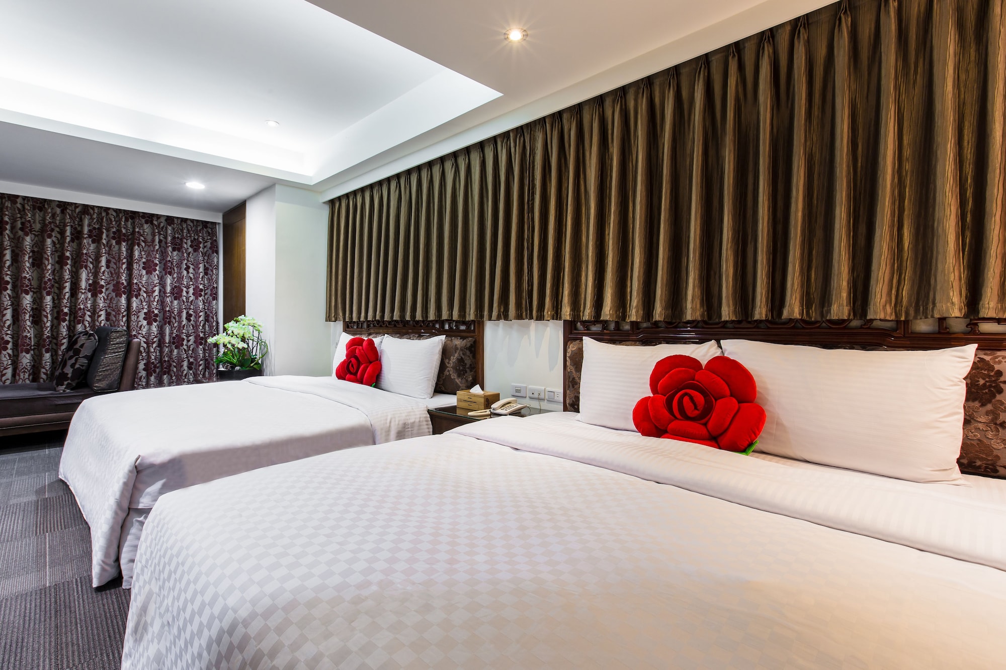 DELUXE, QUADRUPLE, 2 QUEEN BEDS