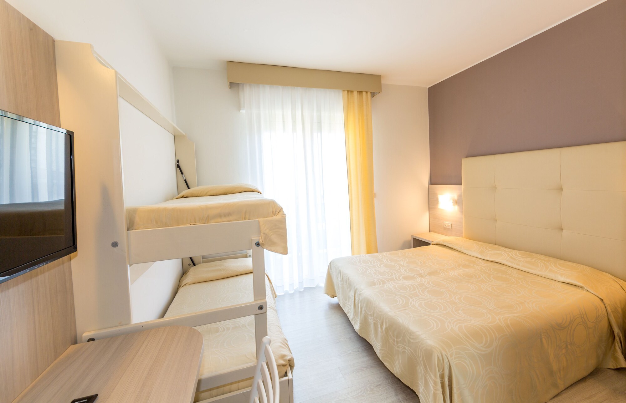 ROOM, QUADRUPLE