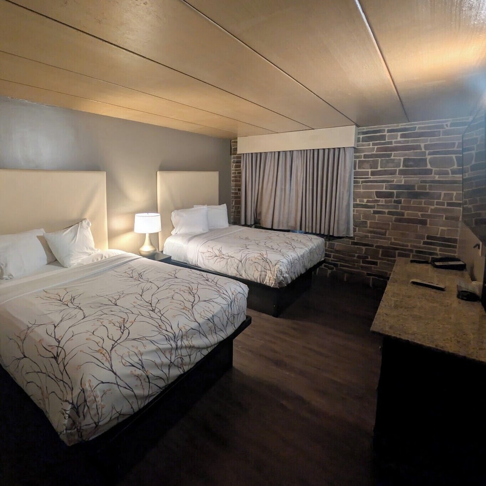 Surfside Motel 22/34