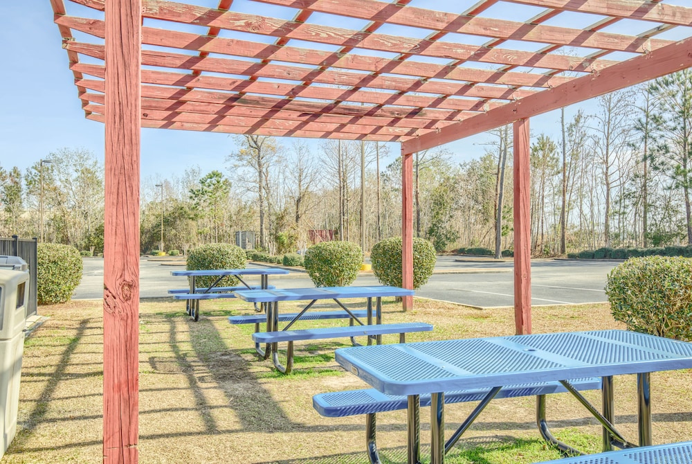 Microtel Inn & Suites by Wyndham Gulf Shores 35/64