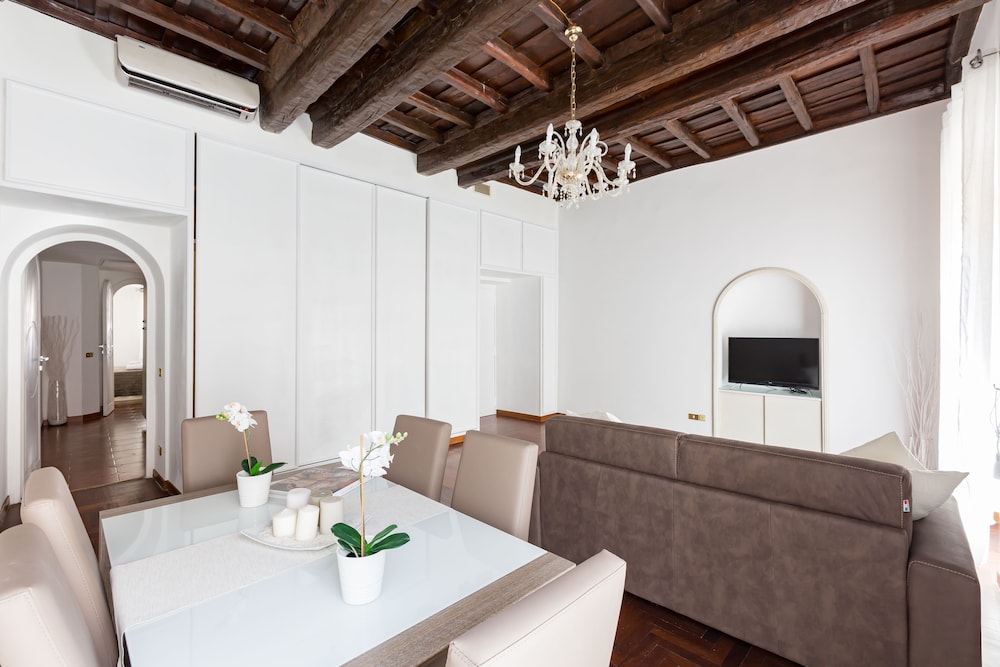 The Sistina Suite 30/46