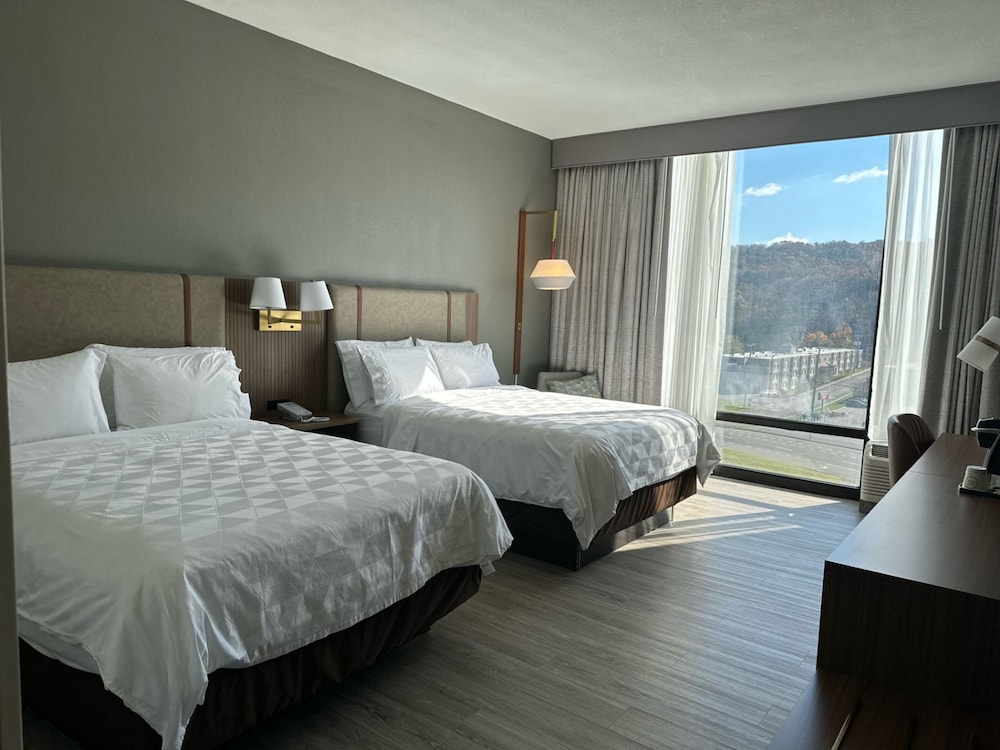 Holiday Inn Roanoke Tanglewood Rt 419 I581 25/62