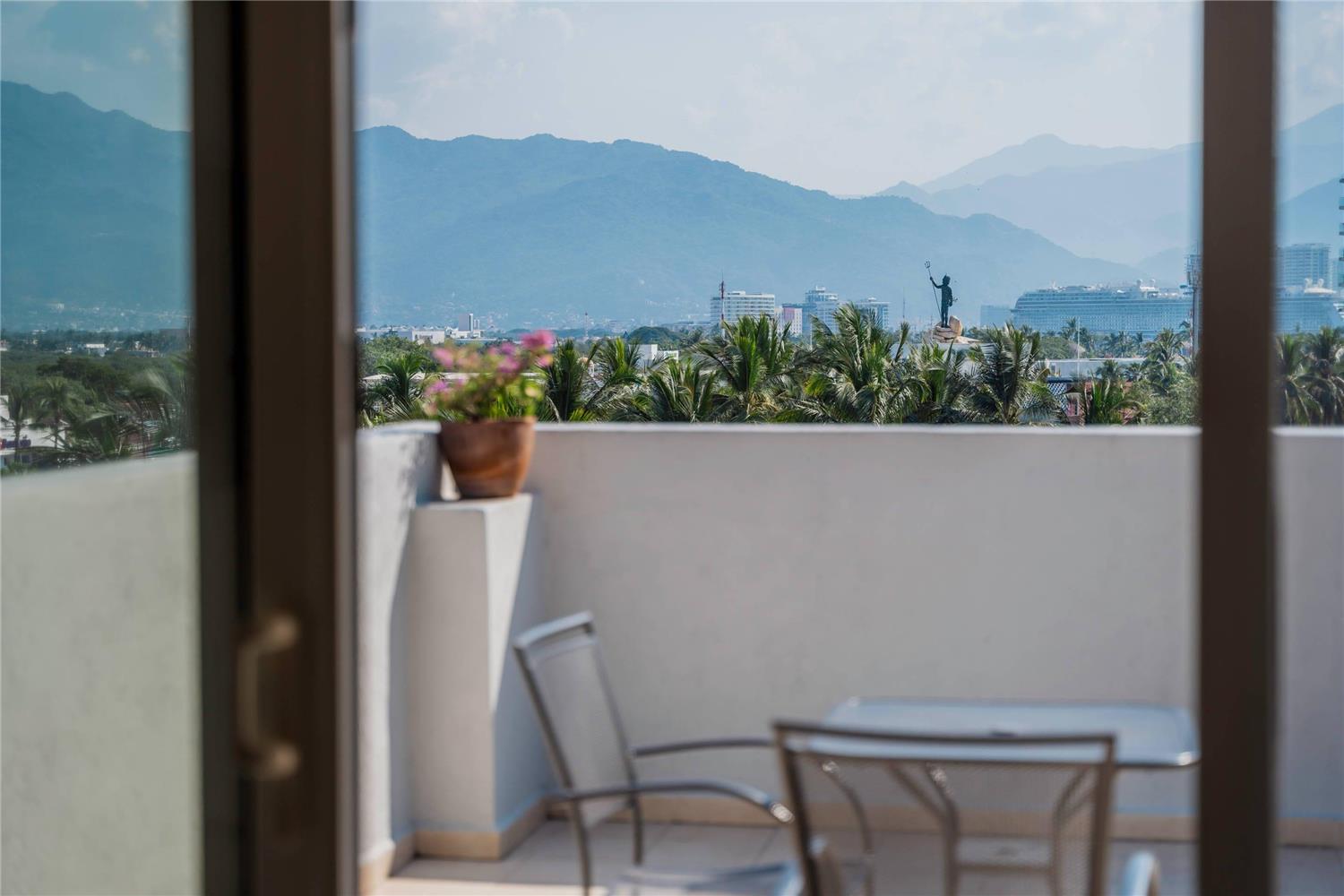 Comfort Inn Puerto Vallarta Golfside & Marina 12/36