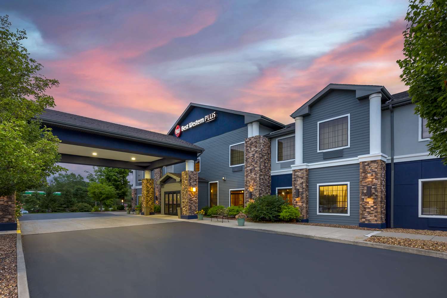 Best Western Plus Victor Inn & Suites 2/35