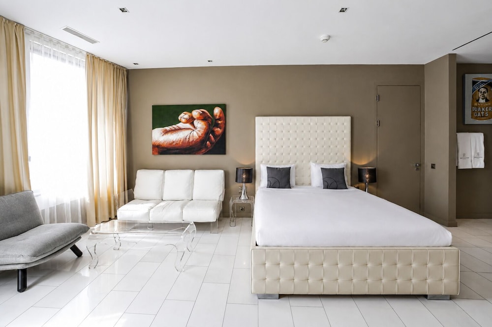Grand, Apartment, Queen Bed
