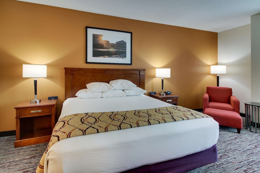 2 Rooms, Me, King Bed, Bathtub, Accessible