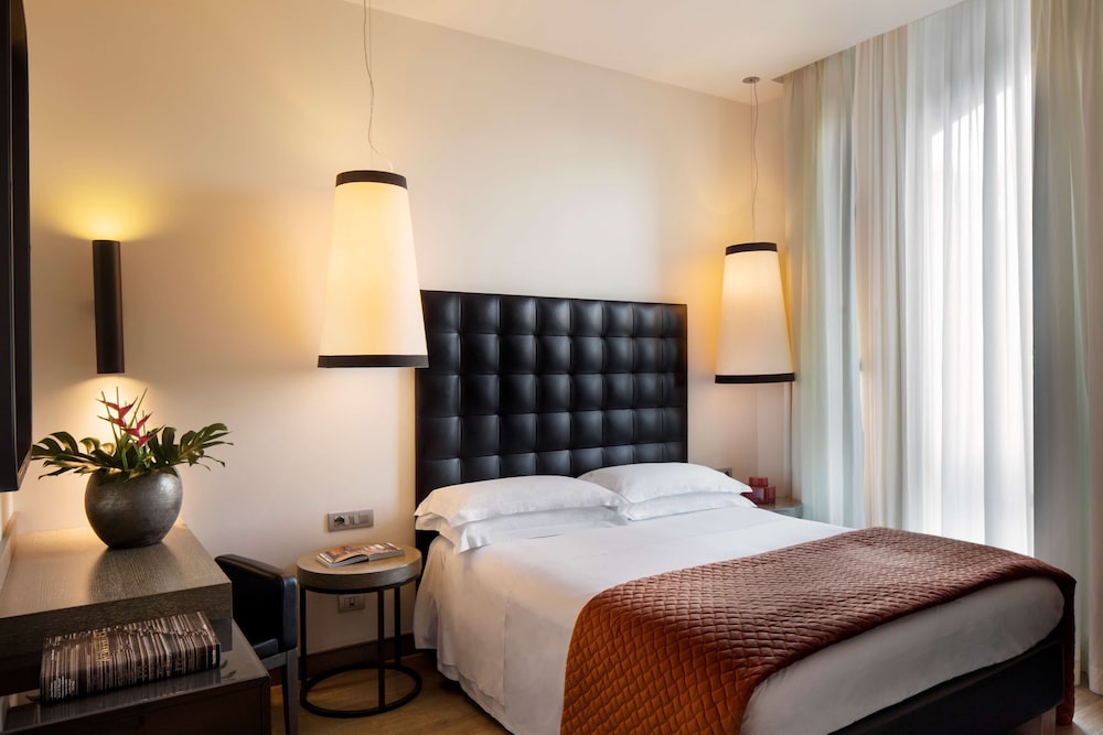 SUPERIOR, DOUBLE OR TWIN BED
