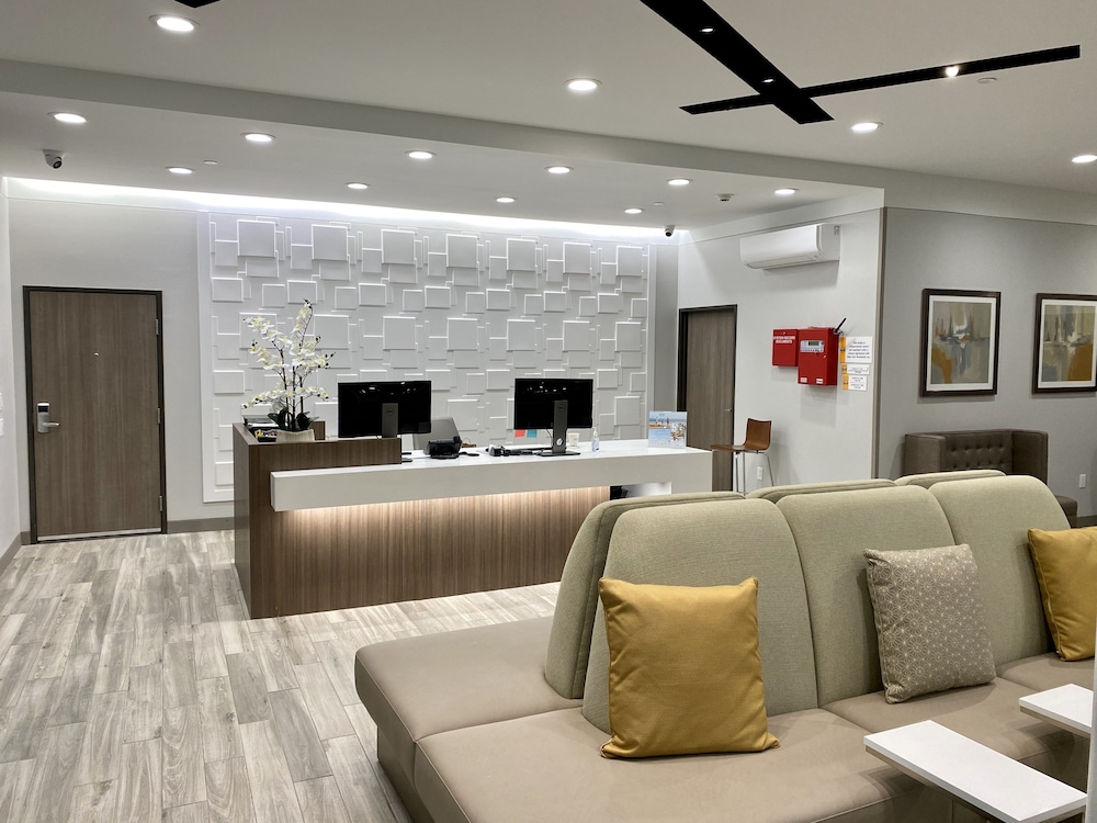Days Inn & Suites By Wyndham Beaumont West / I-10 & Walden 4/47