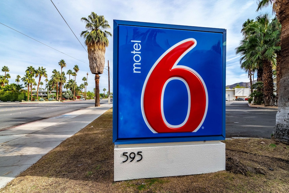 Motel6 Palm Springs, CA - East - Palm Canyon 36/50