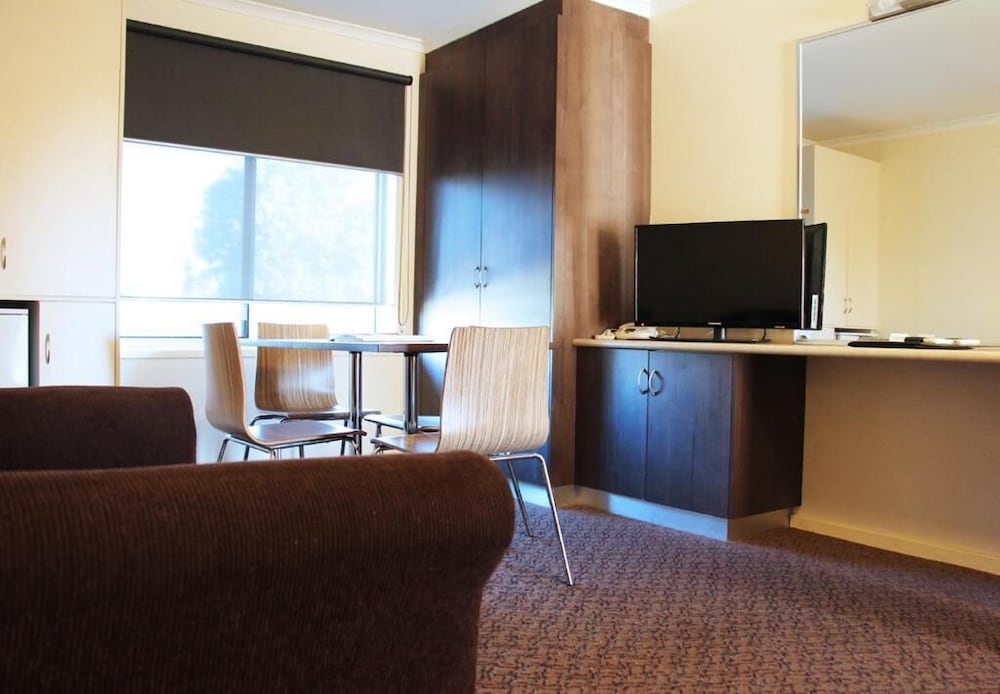 BOULEVARD MOTOR INN 20/27