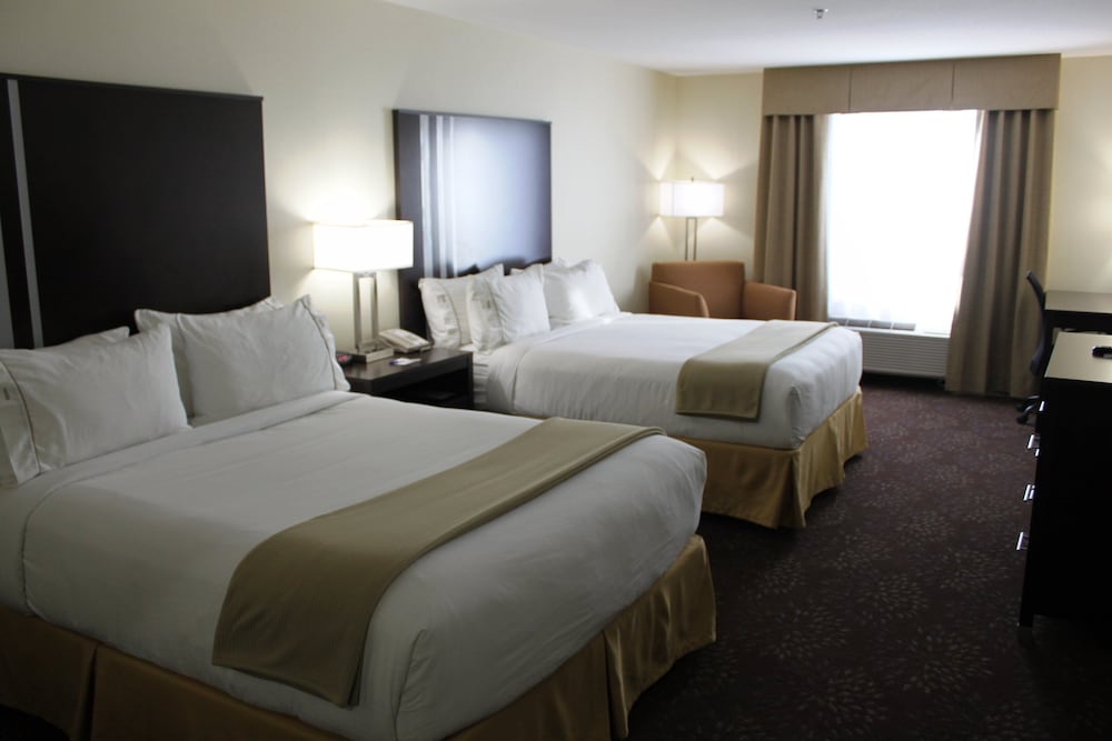 Standard, 2 Queen Beds, Extra Floor Space