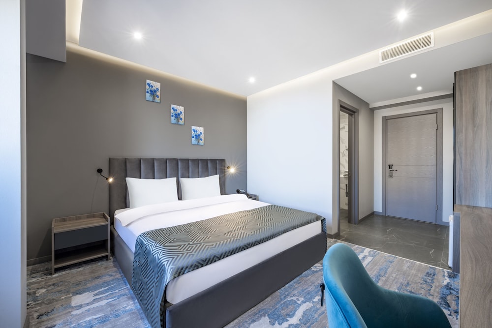 Hotel Address 9D 27/54