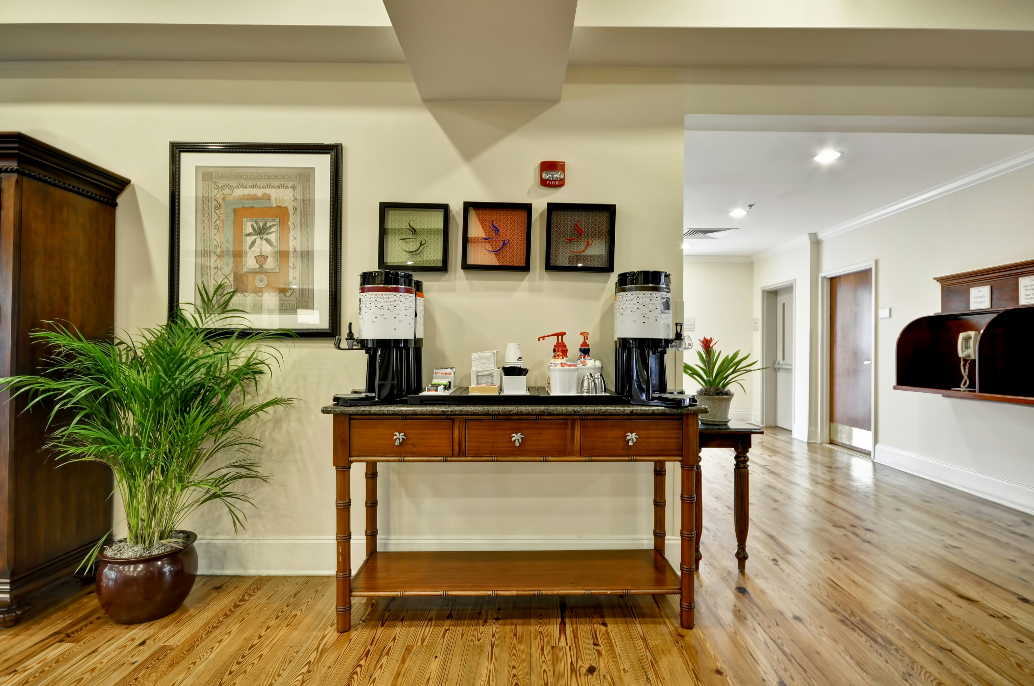 Lobby at HAMPTON INN SUITES CHARLESTON WEST ASHLEY, CHARLESTON - SC