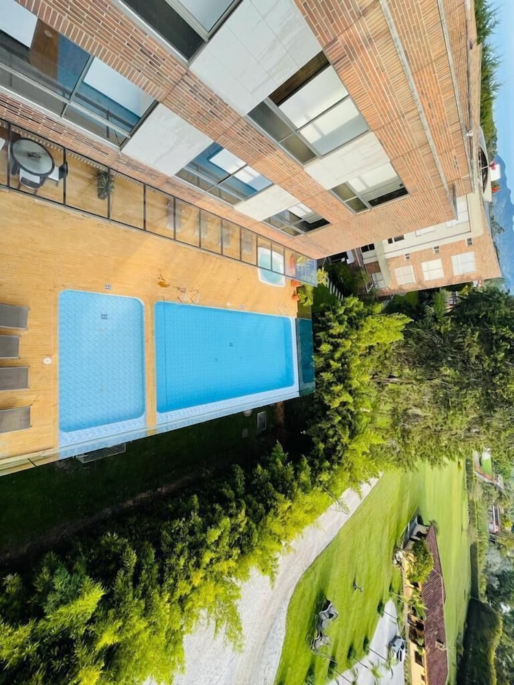 Mg Hotels Suites 50/52
