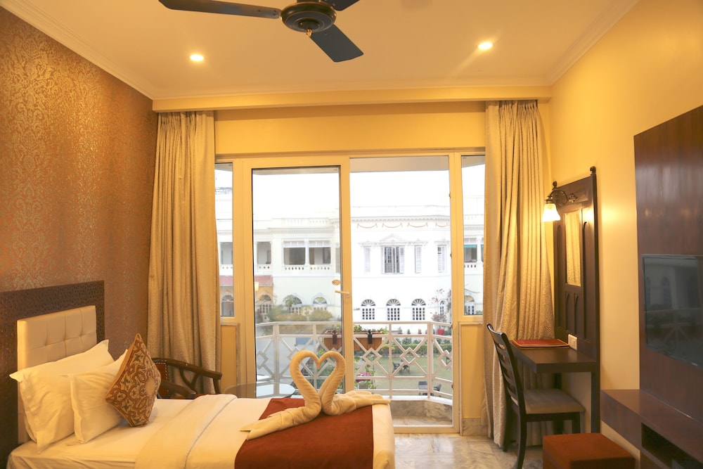 Surya Hotel 55/74
