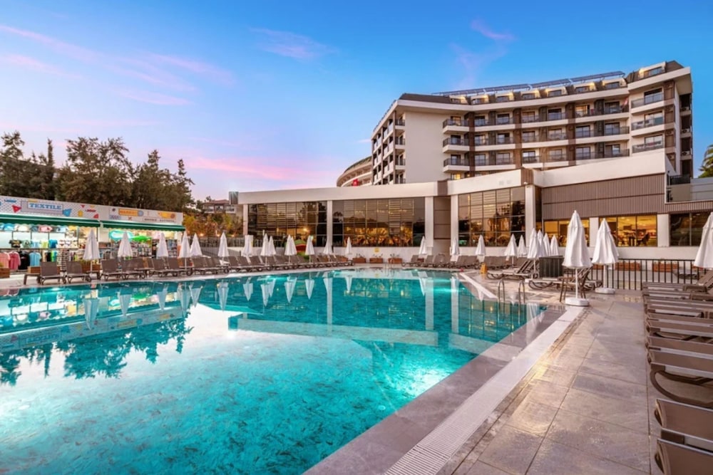 Grand Paradise Hotel 6/50