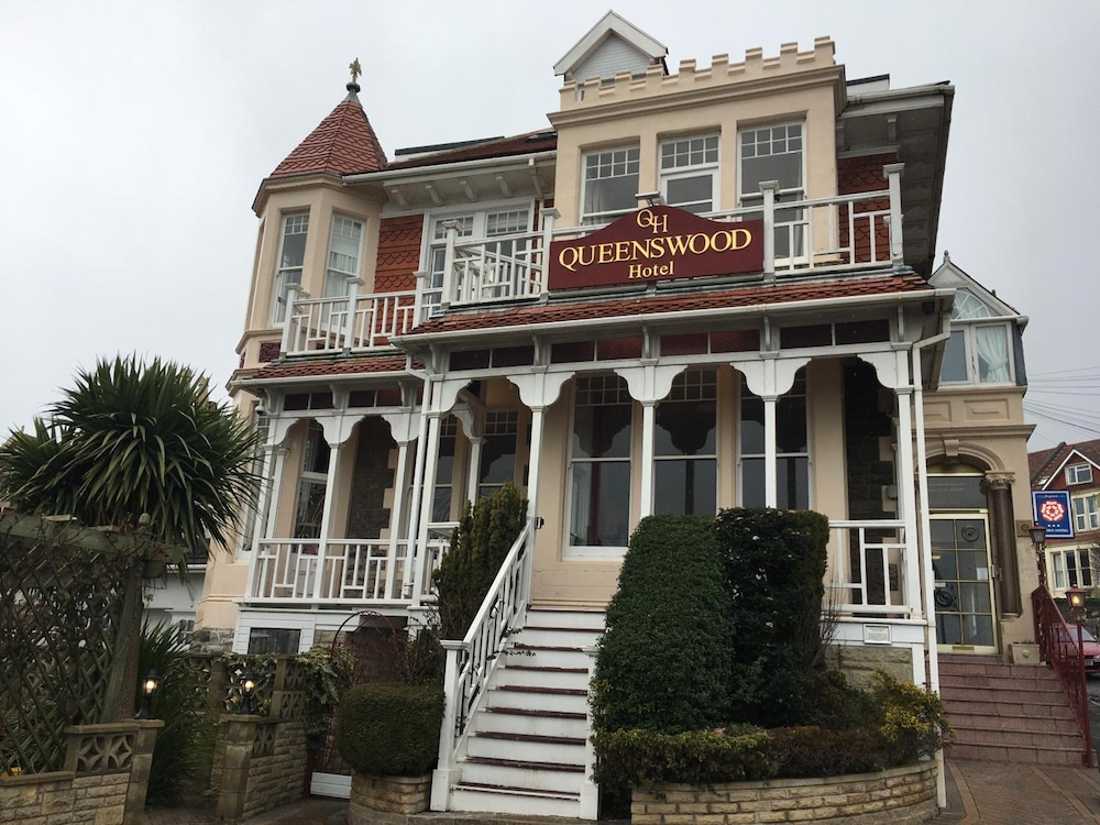 Queenswood Hotel 2/45