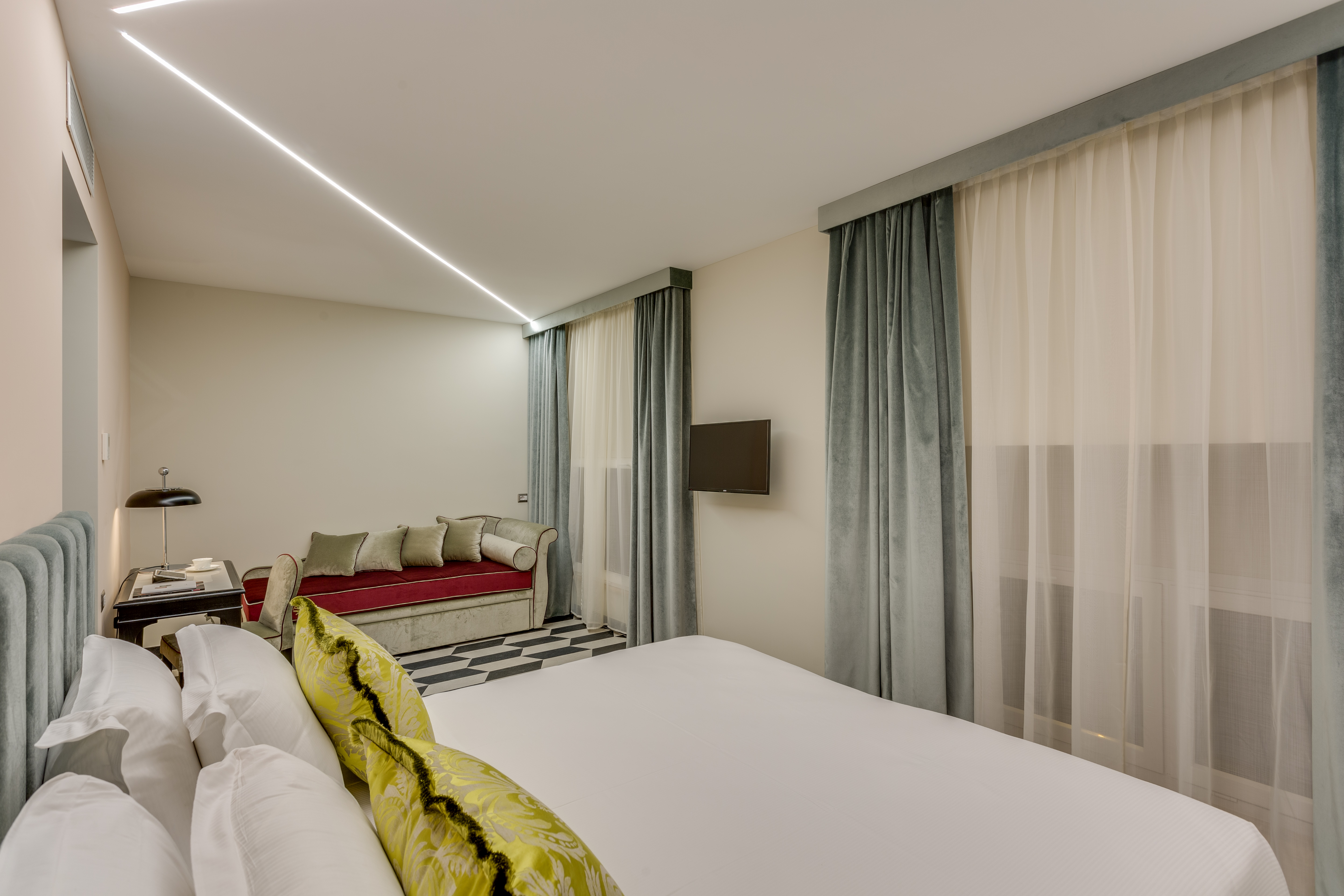 ROOM, QUADRUPLE