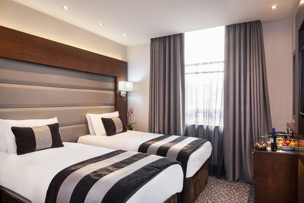 Club, Twin Beds, Court Wing
