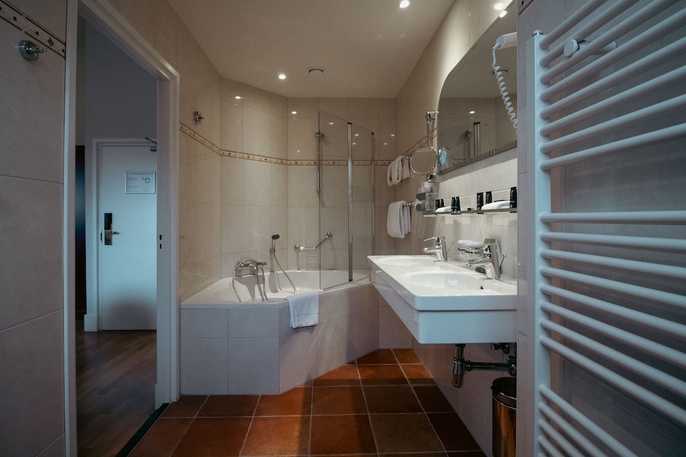 Grand Hotel De Draak and Residence Dagmara 17/43