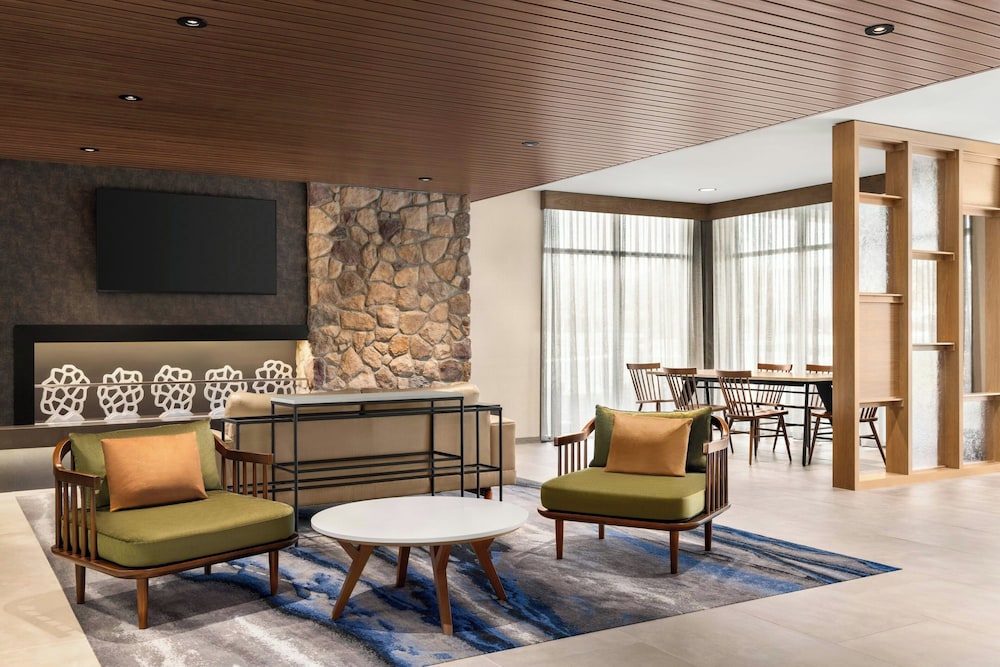 Fairfield Inn & Suites Bethlehem PA 13/24