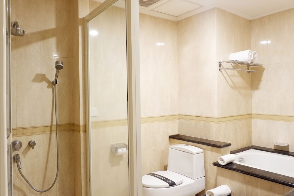 Grage Hotel Cirebon 69/71
