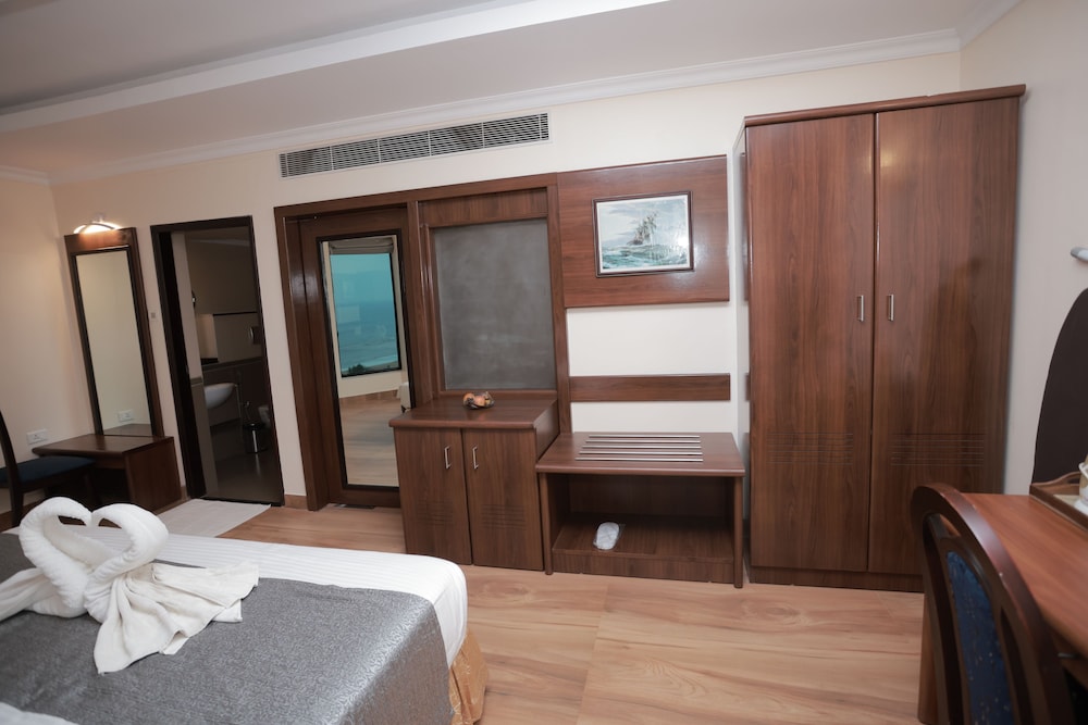 Executive, Suite, The Quilon Beach 9/10