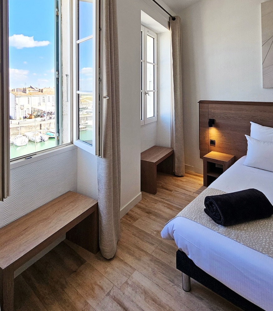 Hotel Du Port 28/50