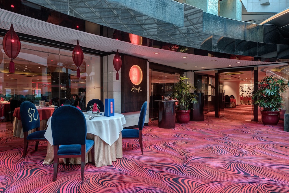 Regal Airport Hotel 62/67