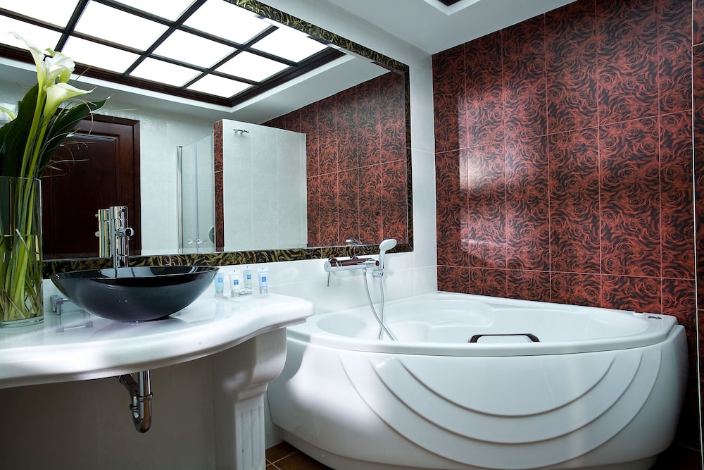 Maison De Lys Luxury Suites 70/72