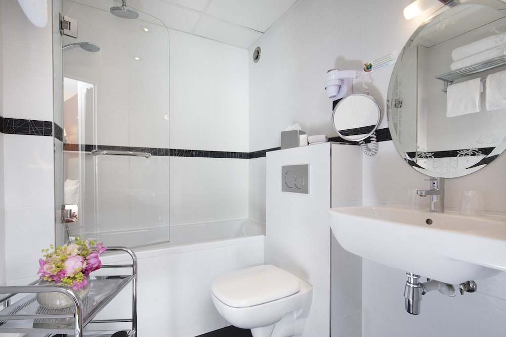 Hotel Plaza Elysees 47/50